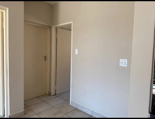 2 BEDROOM APARTMENT FOR SALE IN WATERVAL EAST